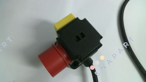 0001.0640 Alçak gerilim serbest bırakmalı SSK 820 anahtar-fiş kombinasyonu